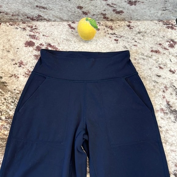 Lululemon Sz 2 Align Jogger Crop *23" in True Navy Nulu Material Size 2 - Picture 9 of 15